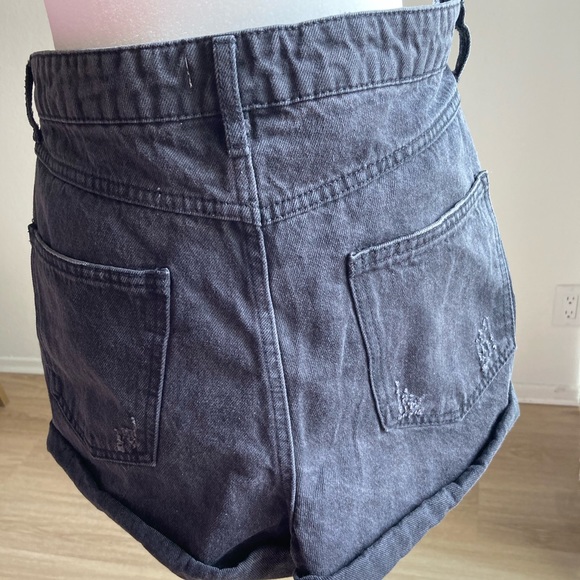 Black high waisted distress shorts - Picture 2 of 8